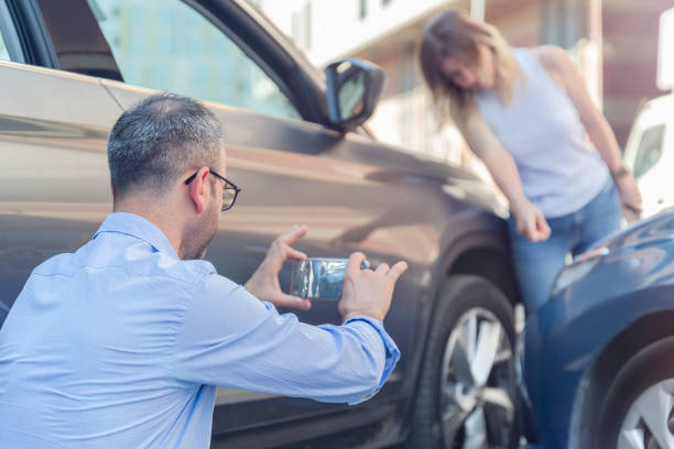 Professional Full Coverage Car Insurance technician working in Bolingbrook, IL